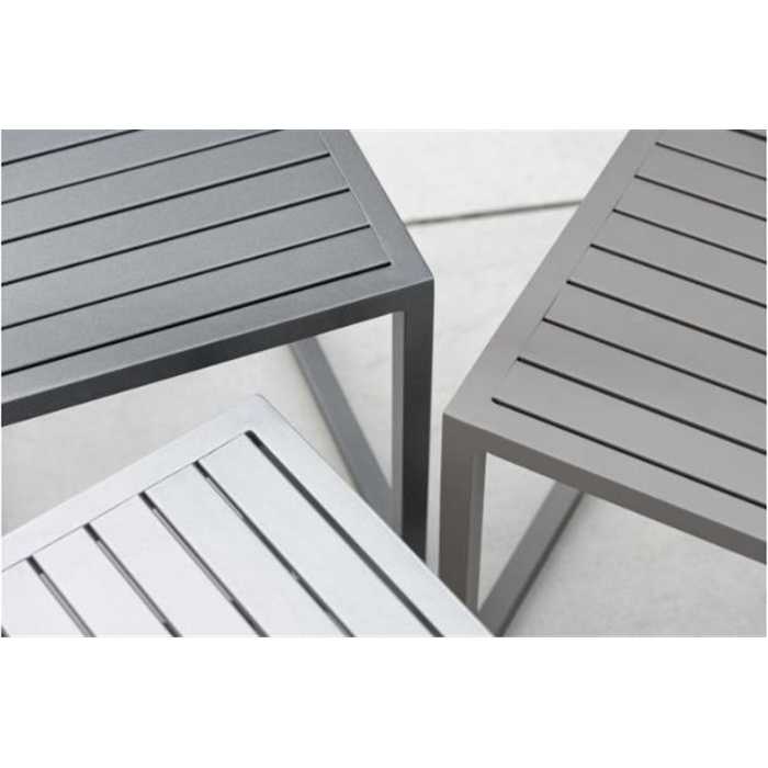 Table basse STERN ROBIN 40x40x40 aluminium lattes aluminium anthracite