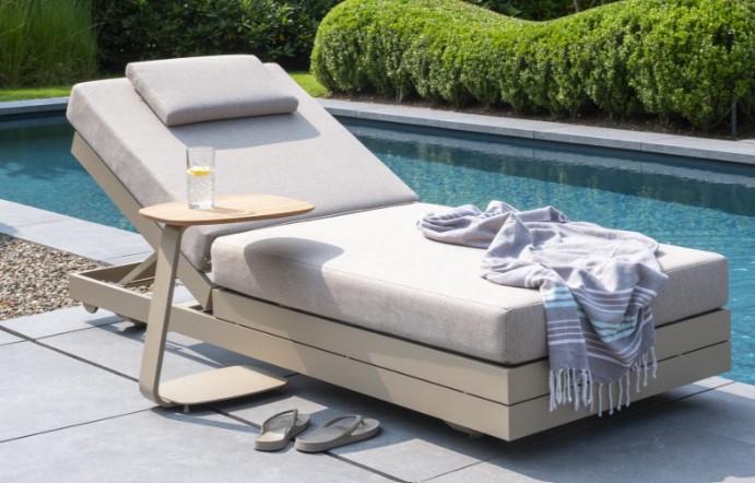Table d'appoint GENTLE aluminium "latté" et plateau en teck - TASTE by 4 seasons outdoor, GENTLE, LATTE