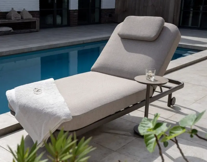 [4SO-91847] Lit de jardin Milano terre – Bain de soleil confortable & élégant | 4 Seasons Outdoor