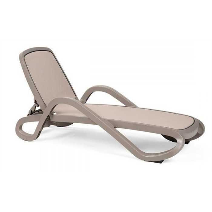[NARDI-40416.10.124] Transat Nardi Alfa Taupe avec Accoudoirs – Bain de soleil en résine extérieur